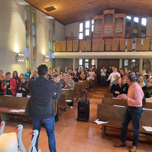 Mitreißenden Solo – mitschnippen, klatschen, mitsingen des Publikums inklusive!