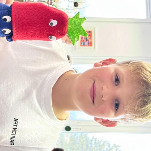 kleiner blauer Elefant versteckt