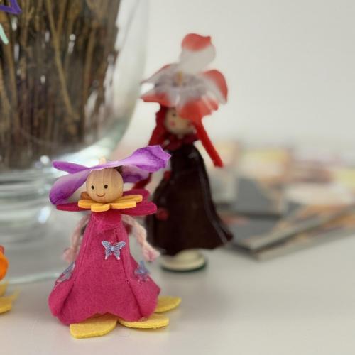 Männchen mit Schmetterling