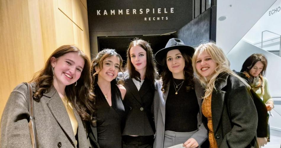 Im Foyer